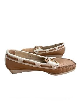 Stuart Weitzman Two-Tone Tan and Cream Leather Top Siders Boat Shoes Loafers